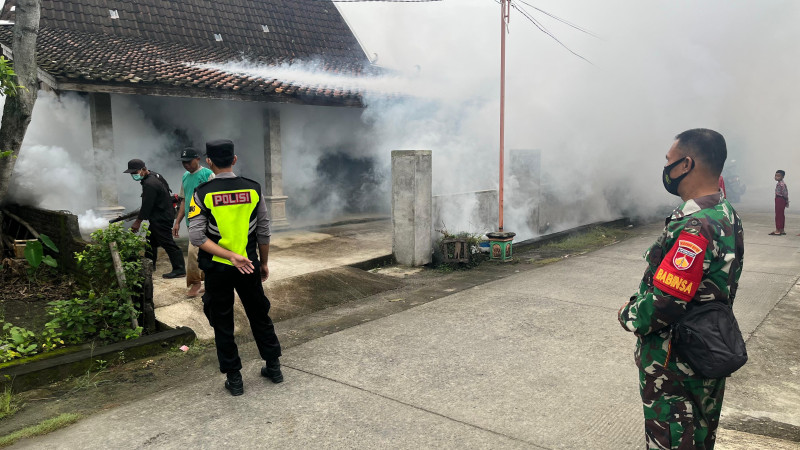 Pemdes Klampok Gelar Fogging di Dusun Bonggowati sebagai Upaya Pencegahan DBD